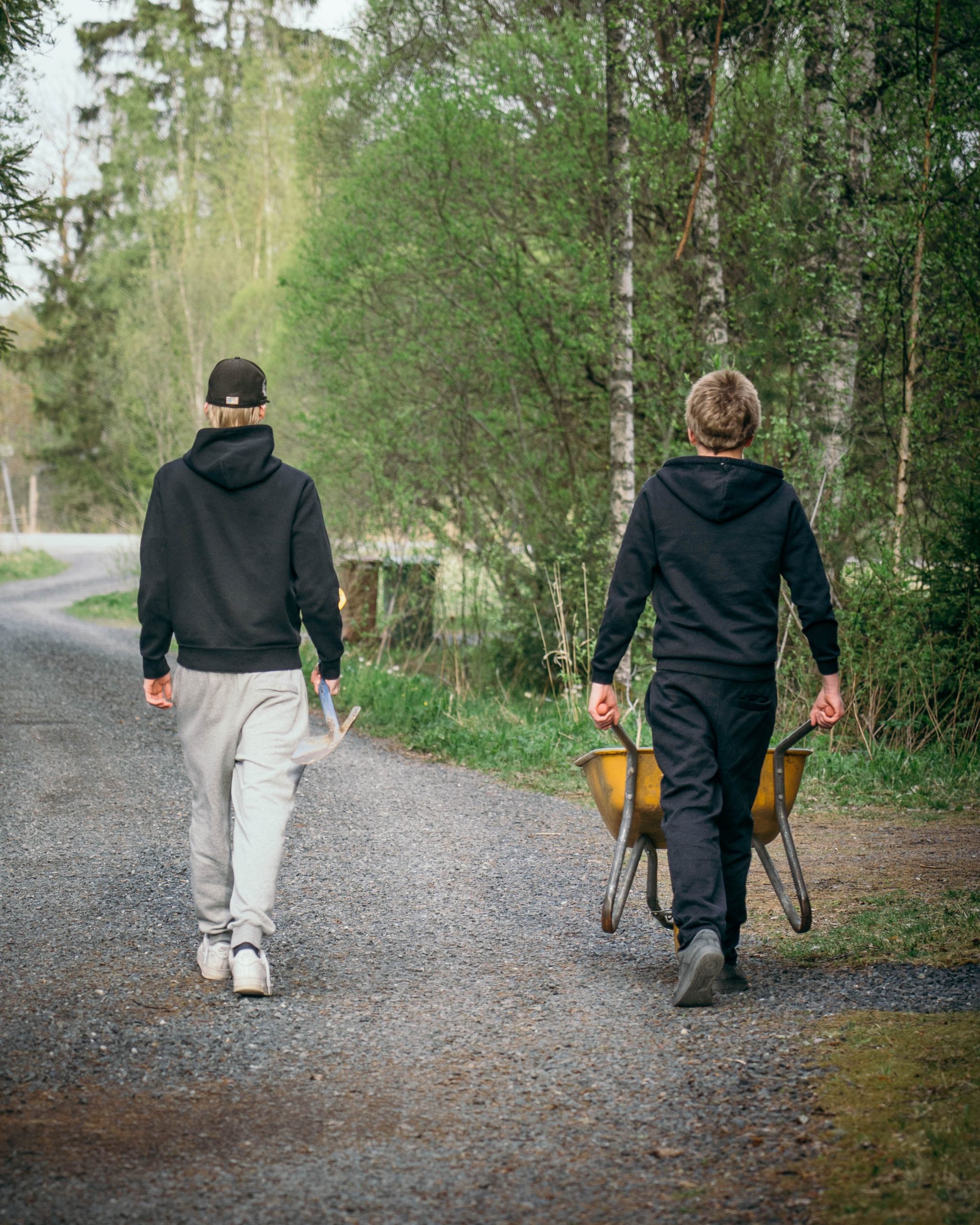 Pihatyöt Ylöjärvi. Nurmikon leikkuu, trimmeröinti, nuorten tekemä pihatyöapu